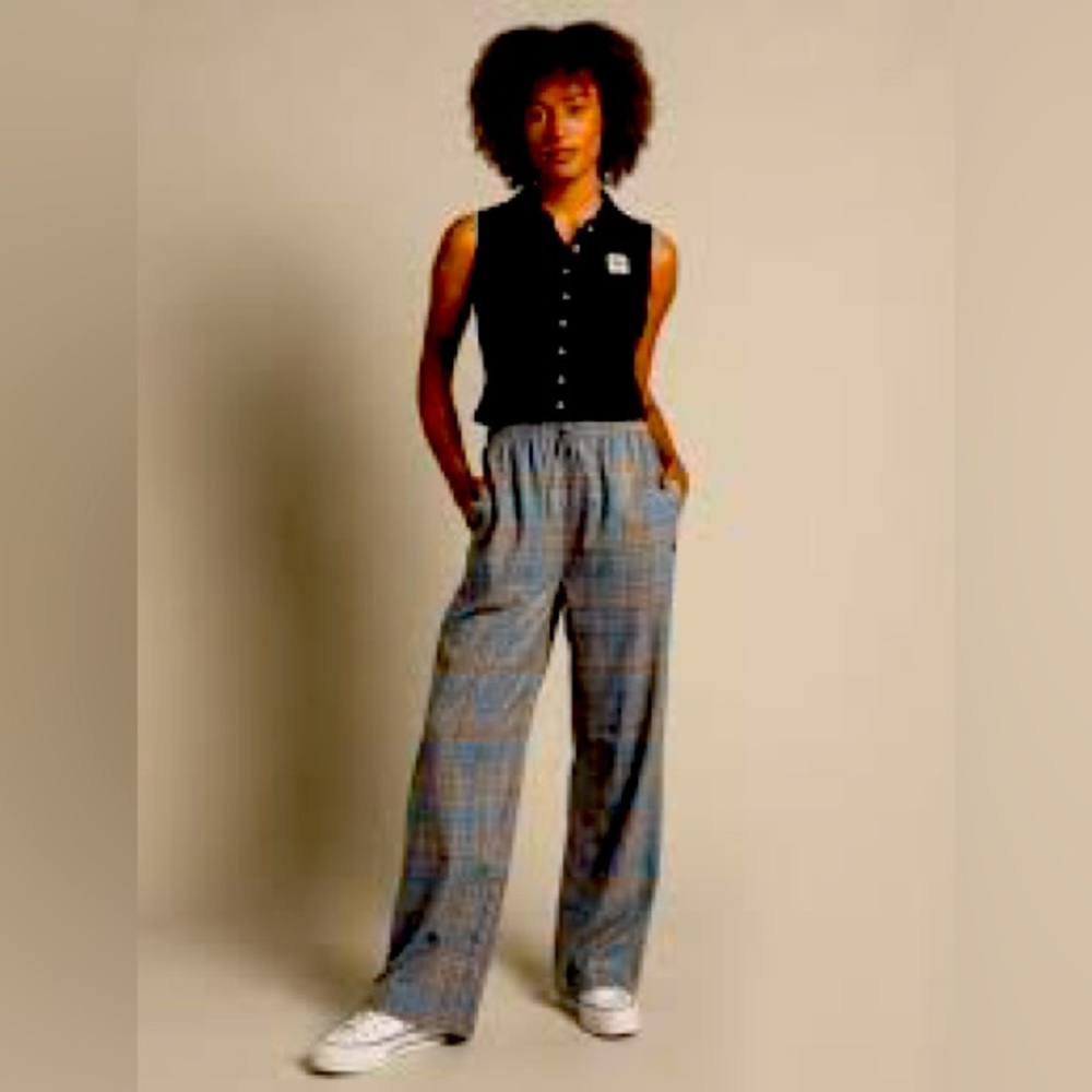 Wide leg plaid trousers size 6 item 05-35